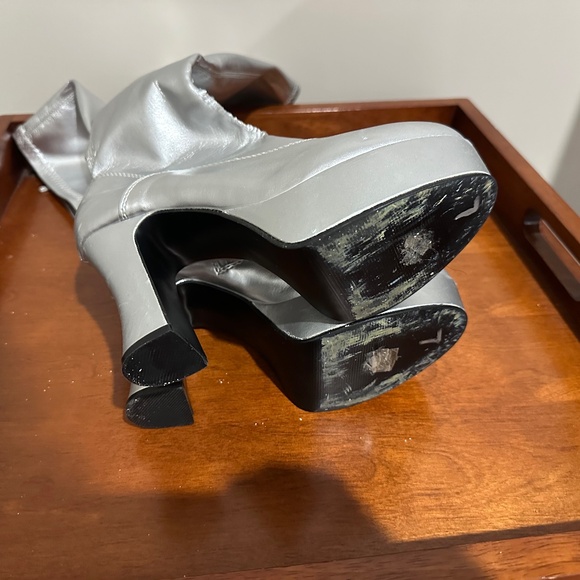 Funtasma Exotica-2000 Platform Boots, Silver, Size 7 - Picture 3 of 12